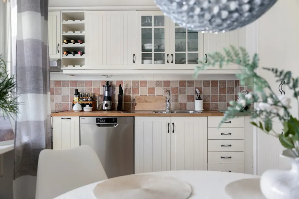 Bostadsrätt med 3 rum på Sörgårdsvägen 8 i Ale, bild 2 av 4
