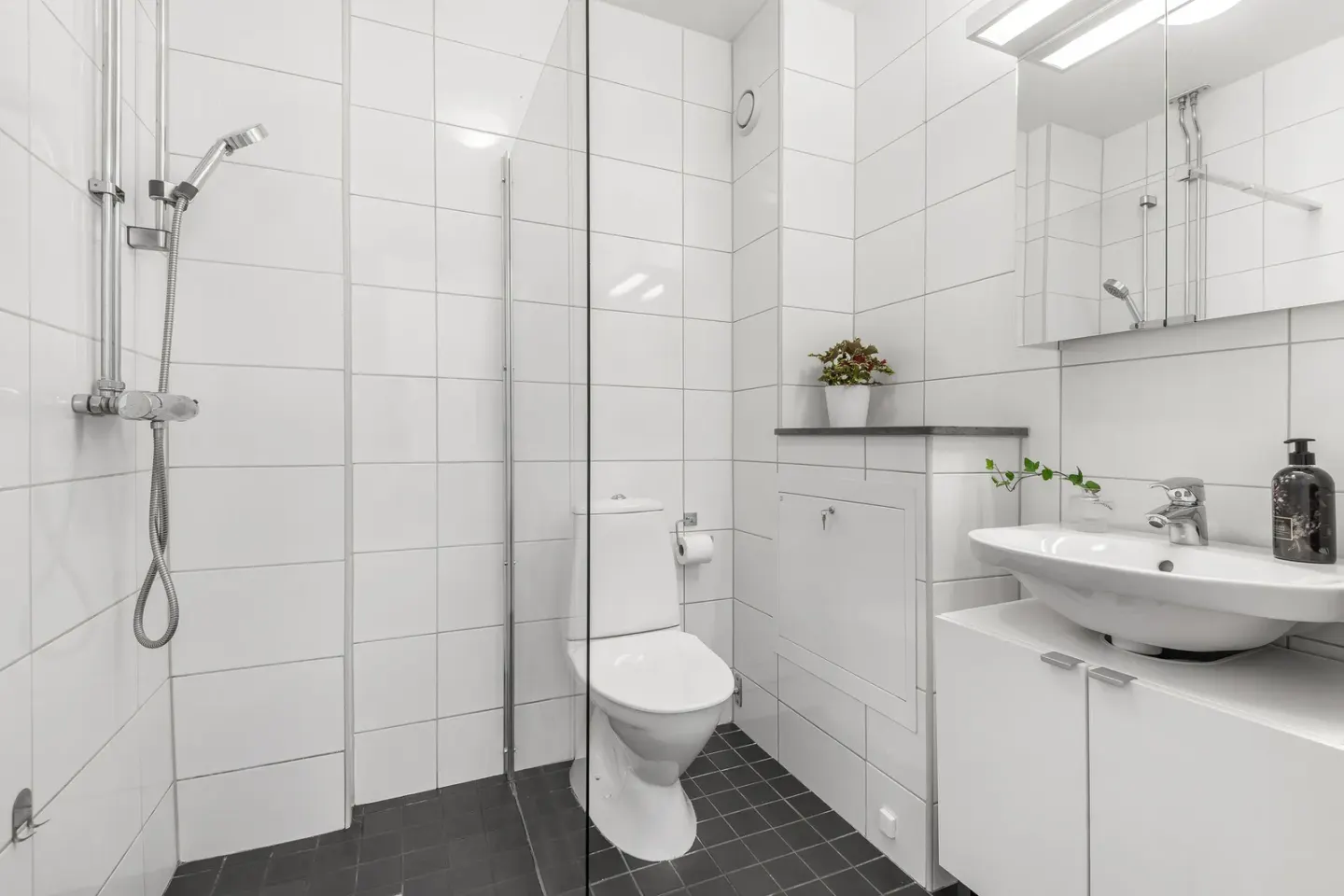 Bostadsrätt med 1 rum på Östersundsgatan 7 (0105/1101) i Stockholm, bild 3 av 4