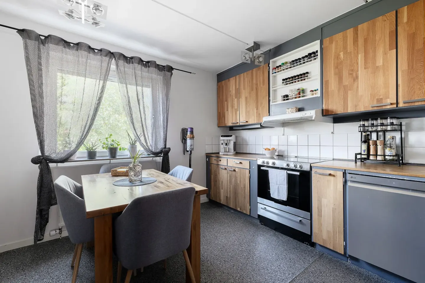 Bostadsrätt med 2 rum på Vältvägen 14 i Järfälla, bild 2 av 4