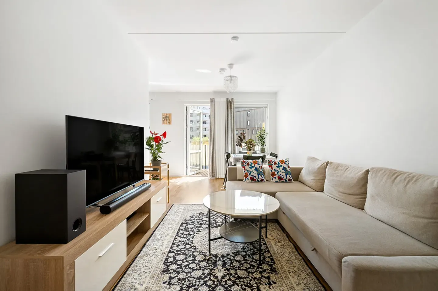 Bostadsrätt med 1,5 rum på Barkarbyvägen 96 i Järfälla, bild 2 av 4