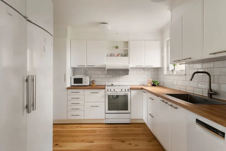 Bostadsrätt med 4 rum på Skarpbrunnavägen 11 i Botkyrka, bild 2 av 5