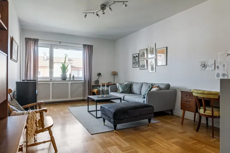 Bostadsrätt med 2 rum på Restalundsvägen 73 i Örebro, bild 2 av 4