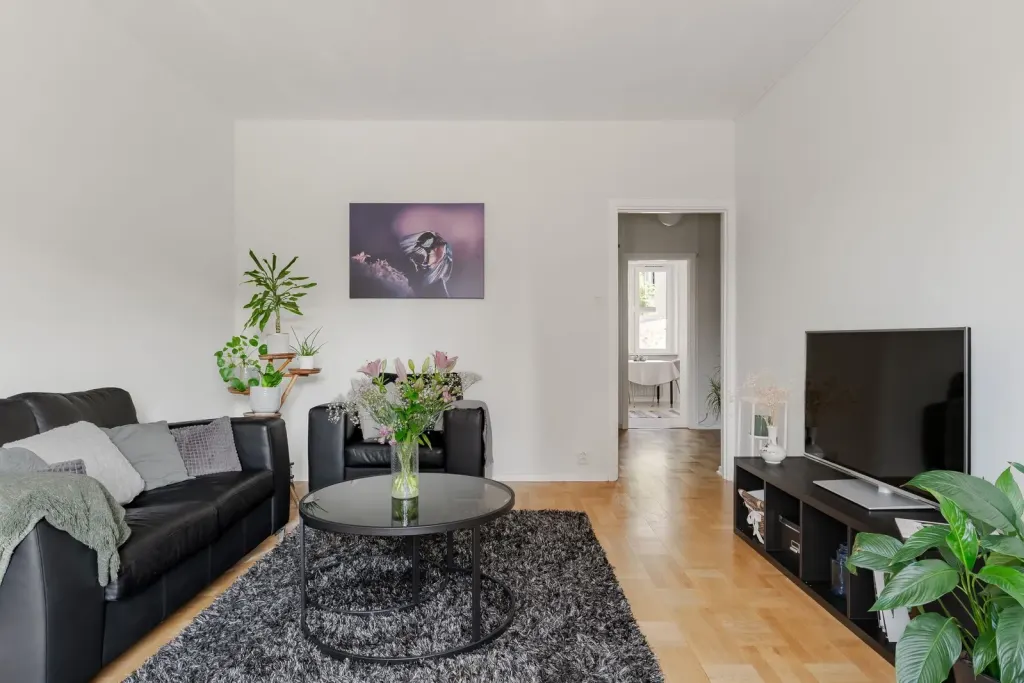 Bostadsrätt med 2 rum på Hjortstorpsvägen 13B i Örebro, bild 2 av 4