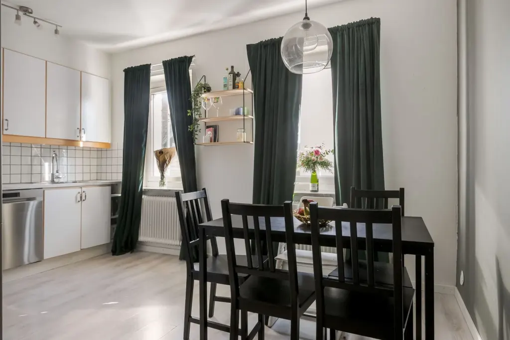Bostadsrätt med 4 rum på Källgatan 21B i Flen, bild 3 av 4