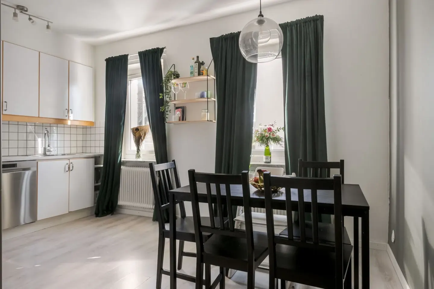 Bostadsrätt med 4 rum på Källgatan 21B i Flen, bild 3 av 4