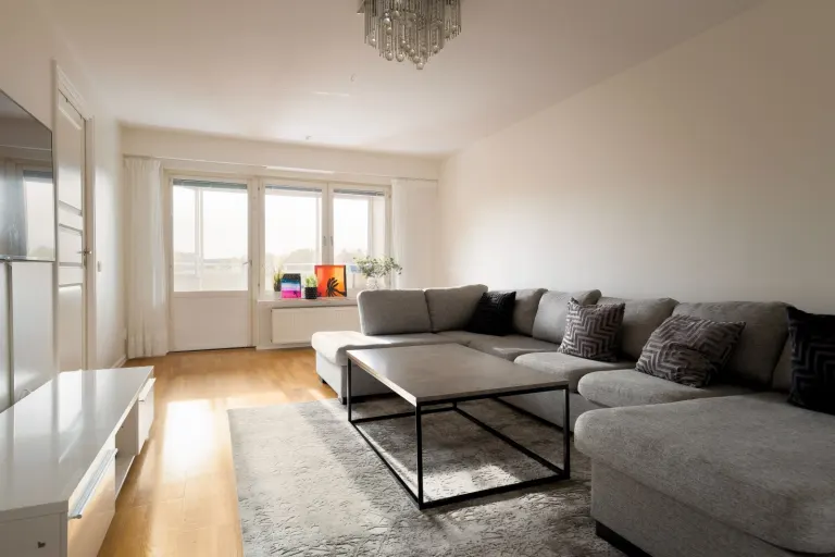 Bostadsrätt med 2 rum på Skarpbrunnavägen 11 i Botkyrka, bild 2 av 5