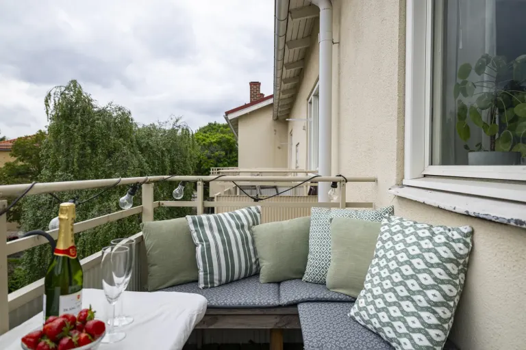 Bostadsrätt med 2 rum på Vävstolsvägen 13 i Stockholm, bild 2 av 4