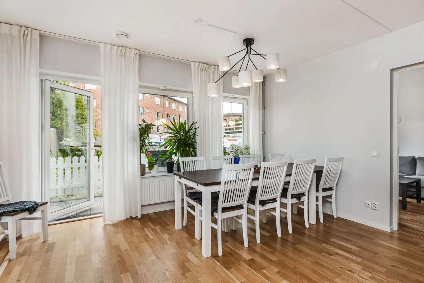 Bostadsrätt med 4 rum på Sörgärdsgatan 24B i Strängnäs, bild 3 av 4