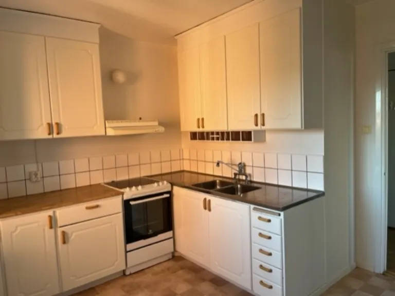 Hyresrätt med 3 rum på Trädgårdsgatan 16A i Hallstahammar, bild 2 av 5