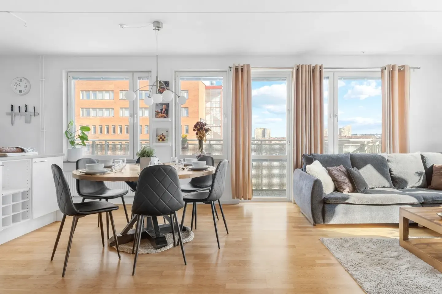 Bostadsrätt med 6 rum på Frihetsvägen 2C i Järfälla, bild 4 av 4
