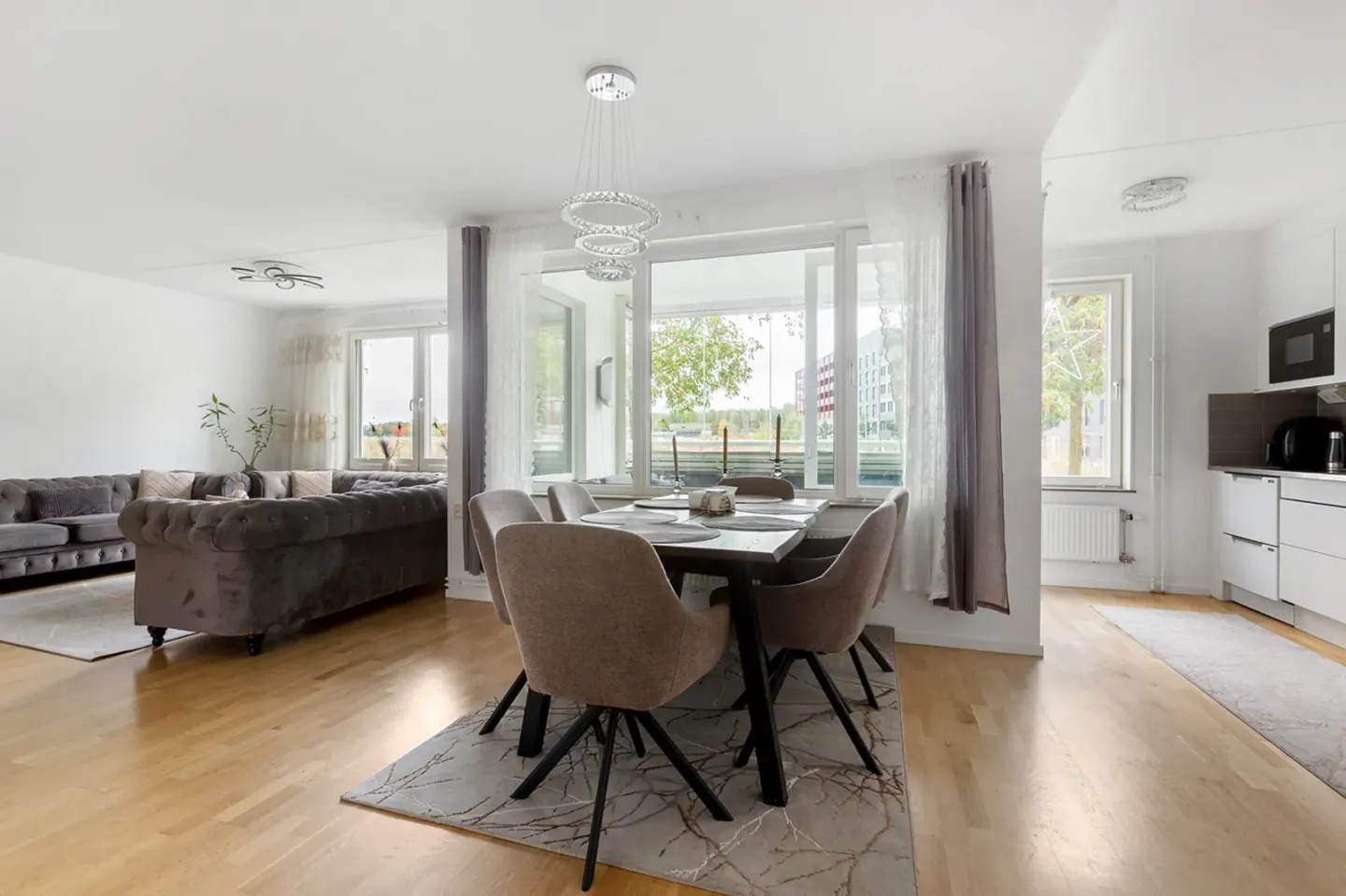 Bostadsrätt med 3 rum på Majorsvägen 9B i Järfälla, bild 2 av 4