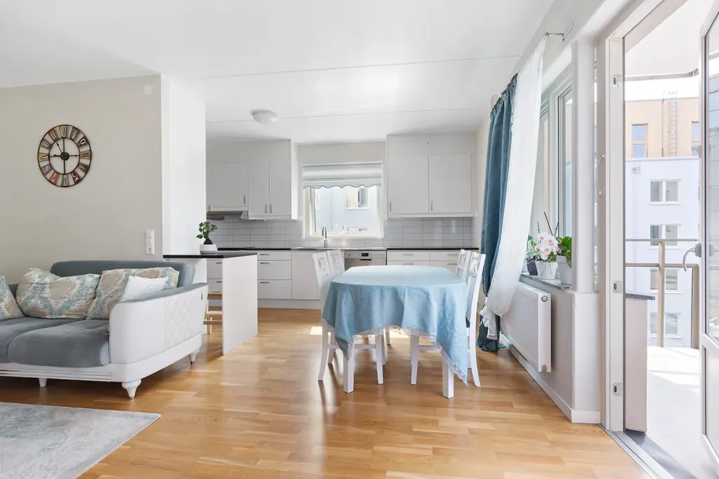 Bostadsrätt med 3 rum på Gripengatan 11 i Järfälla, bild 3 av 4