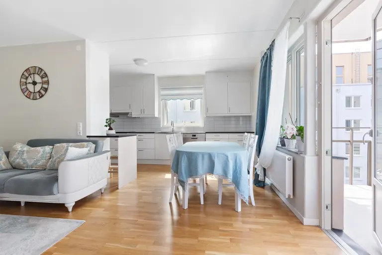 Bostadsrätt med 3 rum på Gripengatan 11 i Järfälla, bild 3 av 4