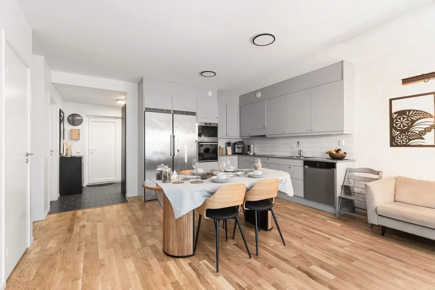 Bostadsrätt med 5 rum på Tågvägen 8C i Strängnäs, bild 3 av 4