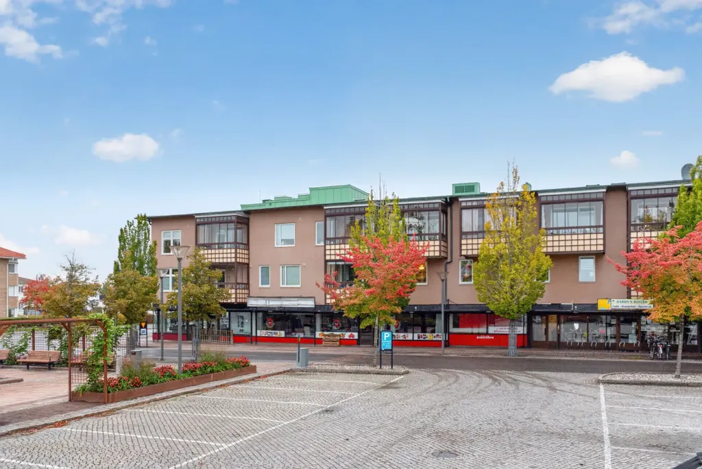 Bostadsrätt med 4 rum på Stora torget 5 i Tibro, bild 2 av 4