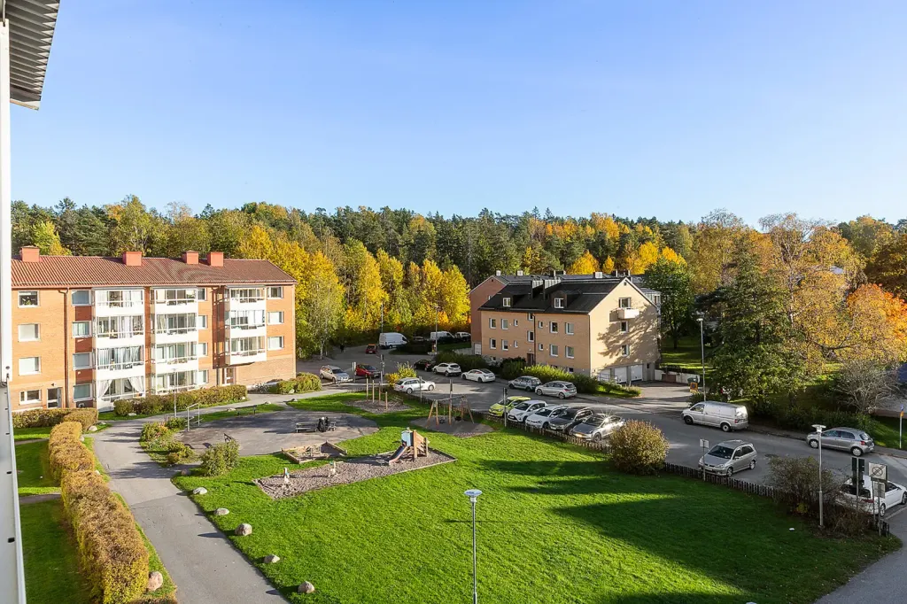 Bostadsrätt med 3 rum på Hammarvägen 41 i Järfälla, bild 2 av 4