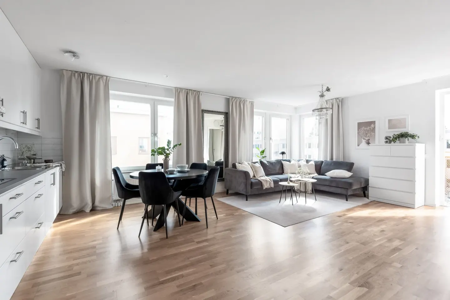 Bostadsrätt med 2 rum på Östersundsgatan 6 i Stockholm, bild 2 av 4
