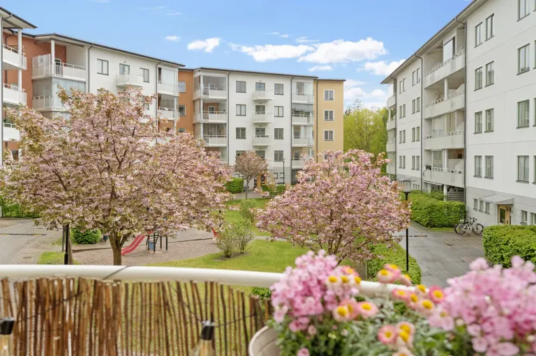 Bostadsrätt med 2 rum på Dalarövägen 33 i Huddinge, bild 2 av 4