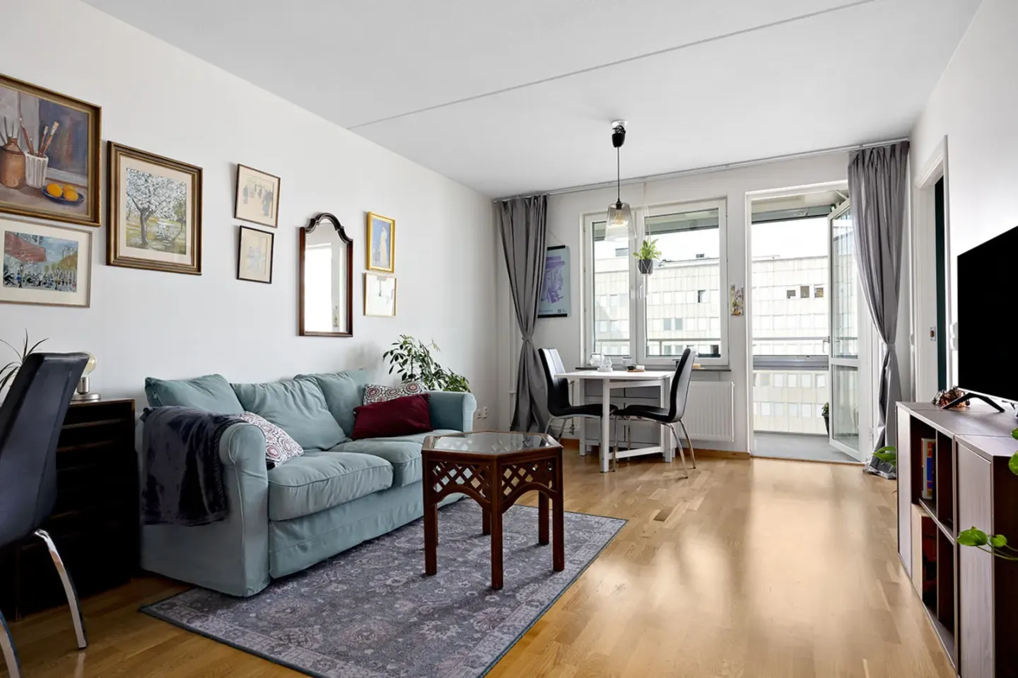 Bostadsrätt med 2 rum på Råcksta Gårdsväg 23 i Stockholm, bild 2 av 4