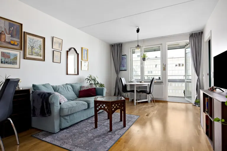 Bostadsrätt med 2 rum på Råcksta Gårdsväg 23 i Stockholm, bild 2 av 4