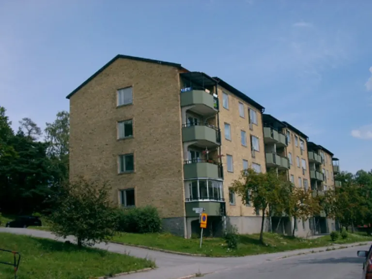Hyresrätt med 4 rum på Björknäsvägen 18 i Södertälje, bild 2 av 4