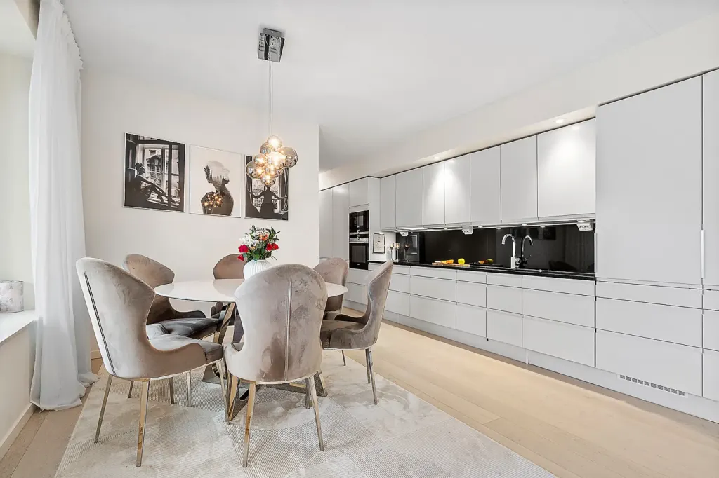 Bostadsrätt med 3 rum på Karlslundsvägen 14 - våning 4 i Järfälla, bild 2 av 4