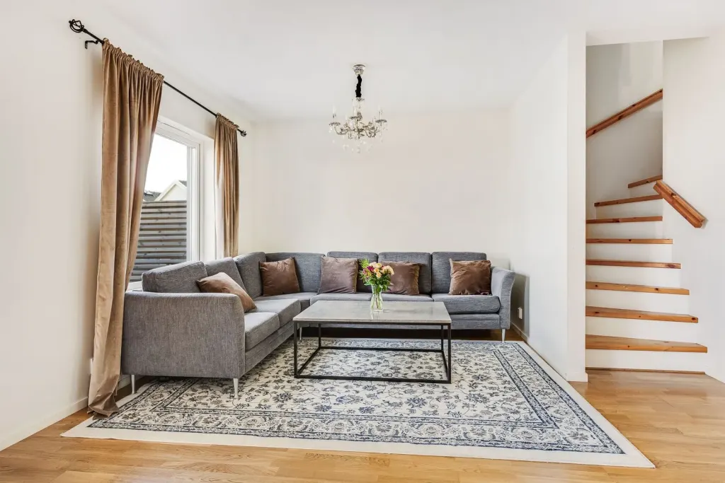 Bostadsrätt med 4 rum på Spinnrocksvägen 26 i Strängnäs, bild 3 av 4