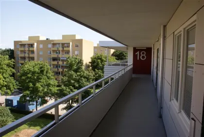 Hyresrätt med 4 rum på Idrottsvägen 18 i Örebro, bild 2 av 5
