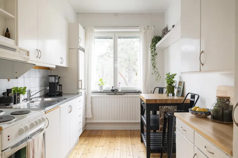 Bostadsrätt med 2 rum på Björkbacksvägen 30 i Stockholm, bild 2 av 4