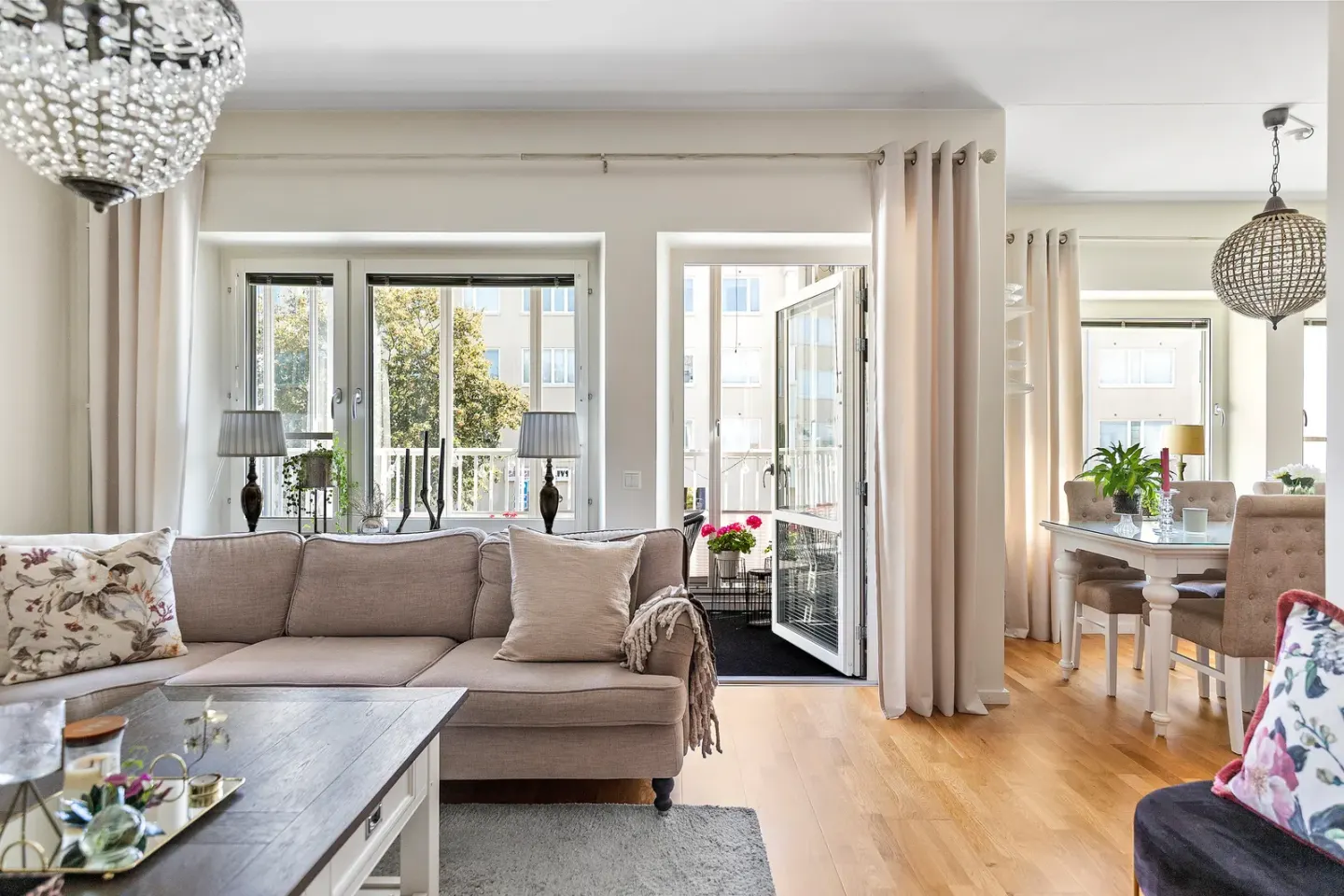 Bostadsrätt med 4 rum på Kontrabasgatan 3 i Göteborg, bild 2 av 4