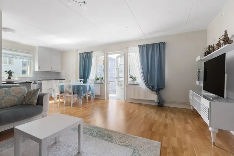 Bostadsrätt med 3 rum på Gripengatan 11 i Järfälla, bild 2 av 4