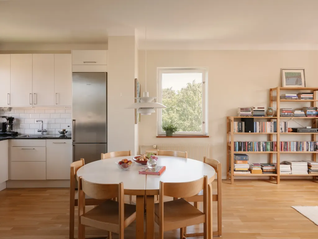 Bostadsrätt med 2 rum på Pingstvägen 26 i Stockholm, bild 2 av 5