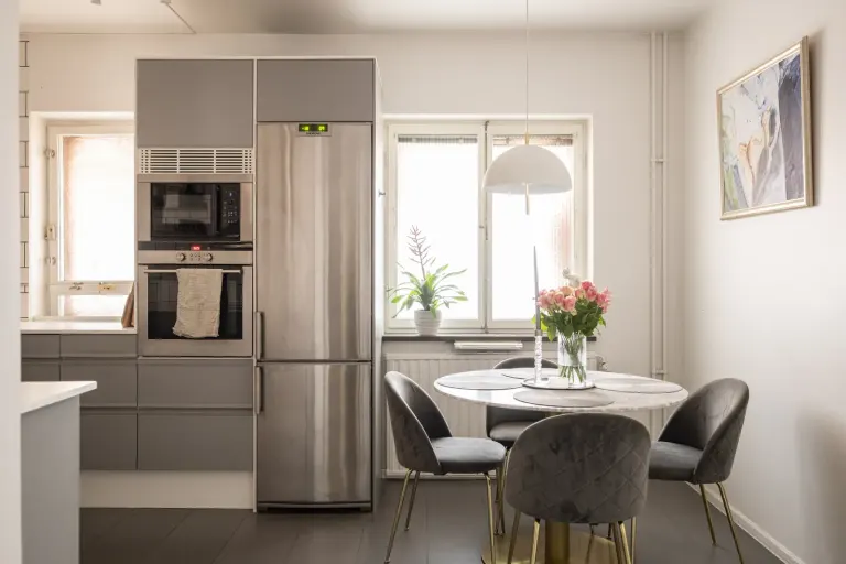 Bostadsrätt med 3 rum på Kvarnbacksvägen 57 i Stockholm, bild 3 av 4