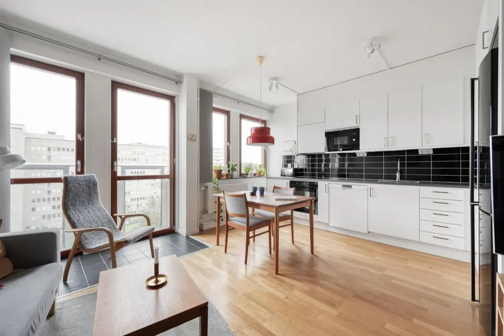 Bostadsrätt med 2 rum på Östersundsgatan 7 i Stockholm, bild 2 av 4