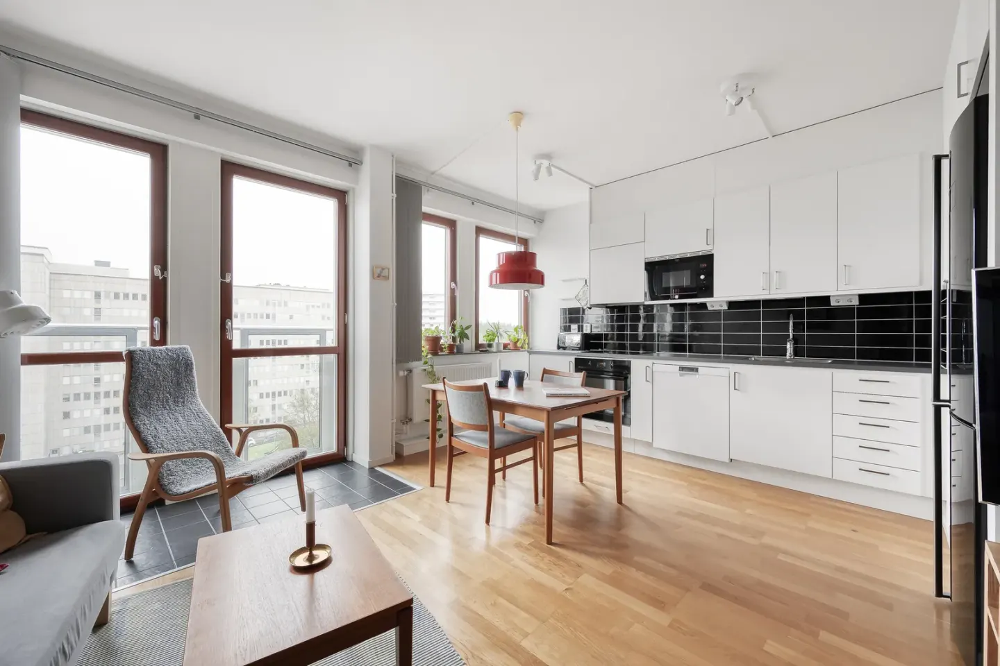 Bostadsrätt med 2 rum på Östersundsgatan 7 i Stockholm, bild 2 av 4