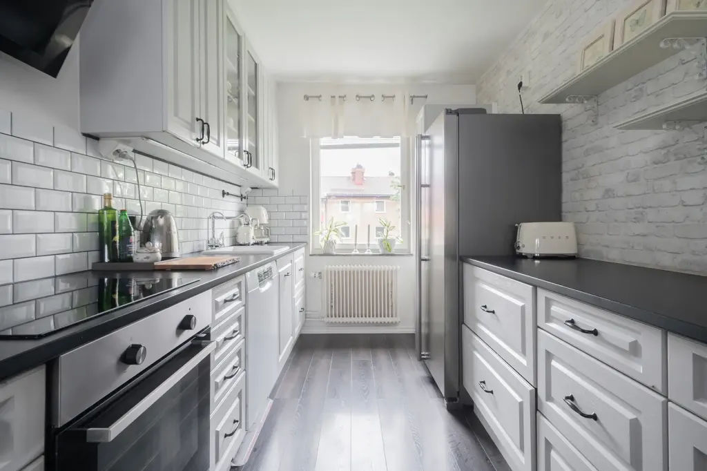 Bostadsrätt med 3 rum på Lerbäcksgränd 26 i Stockholm, bild 2 av 4