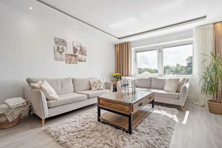 Bostadsrätt med 3 rum på Kopparvägen 43 i Järfälla, bild 2 av 4