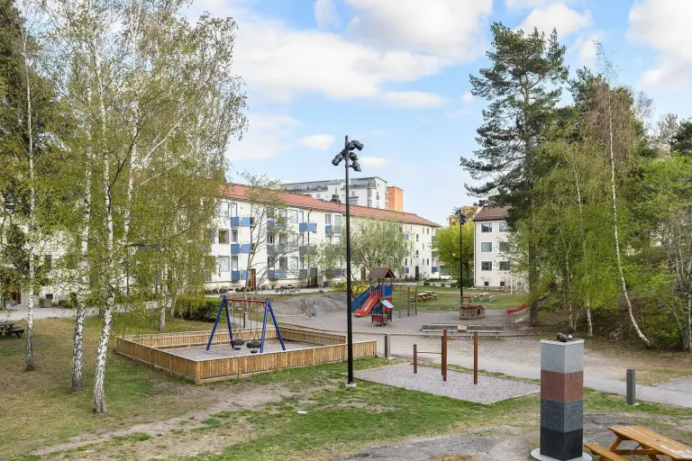 Bostadsrätt med 2 rum på Smörbrödsvägen 23 i Stockholm, bild 4 av 4