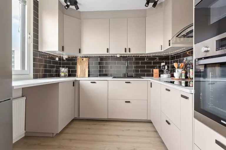 Bostadsrätt med 3 rum på Aspnäsvägen 16 i Järfälla, bild 2 av 4