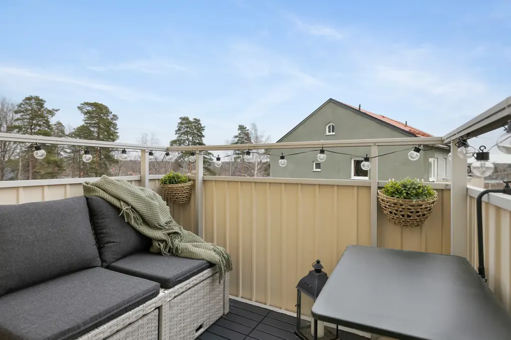 Bostadsrätt med 3 rum på Trehörningen 17 i Järfälla, bild 2 av 4