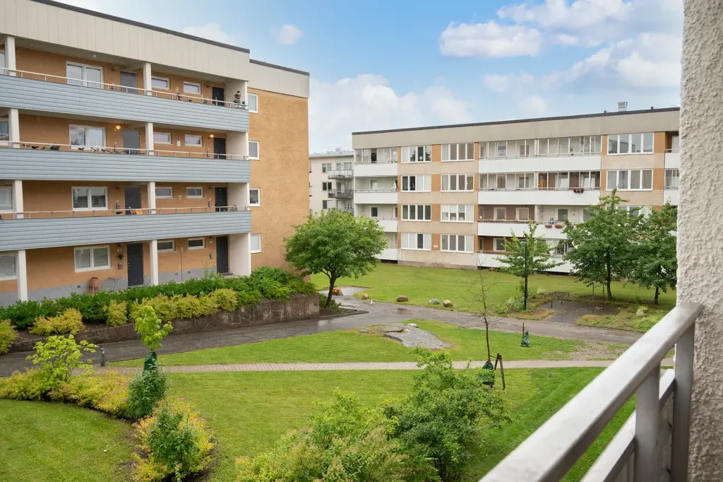 Bostadsrätt med 3 rum på Älvsåkersgränd 27 i Stockholm, bild 3 av 4