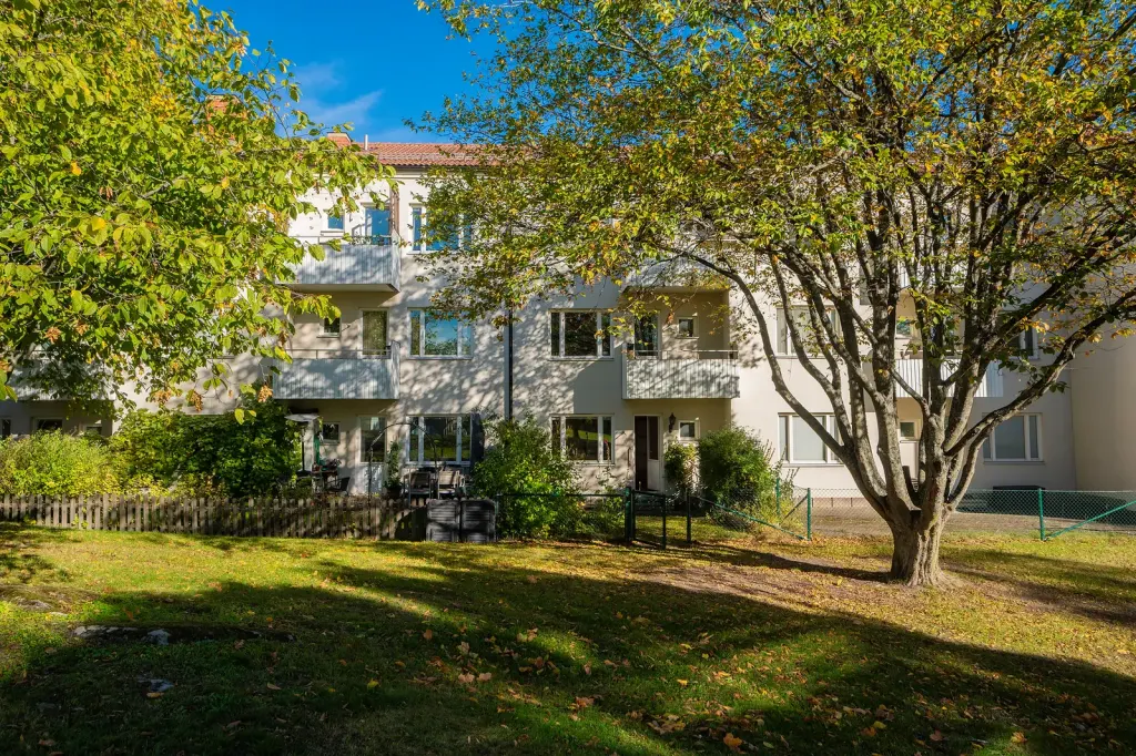 Bostadsrätt med 2 rum på Örby slottsväg 40A i Stockholm, bild 3 av 4