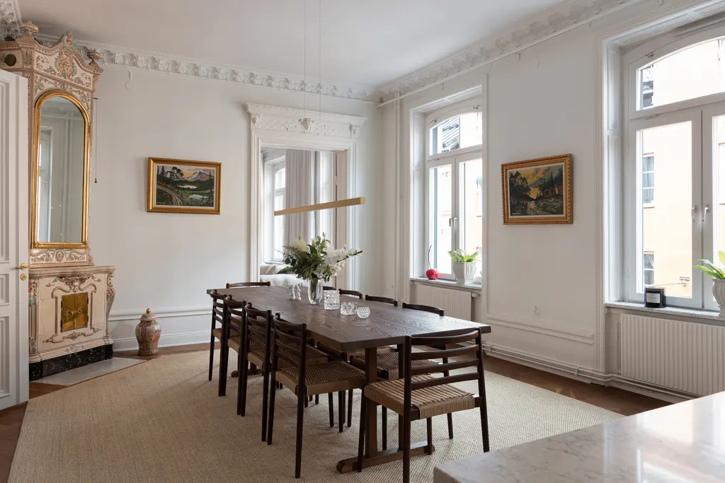Bostadsrätt med 5 rum på Grevgatan 22 i Stockholm, bild 2 av 5