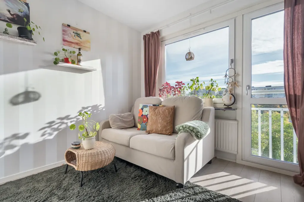 Bostadsrätt med 1 rum på Tornérplatsen 18 i Järfälla, bild 2 av 4