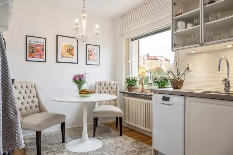 Bostadsrätt med 4 rum på Cedersborgsvägen 12 i Norrköping, bild 2 av 4