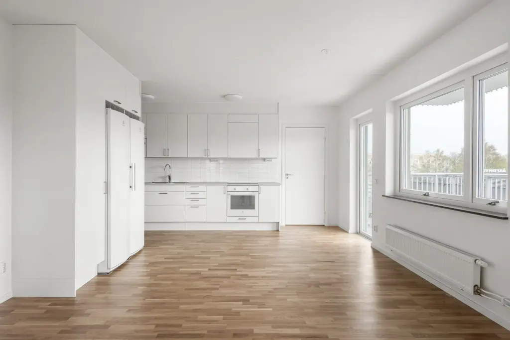 Bostadsrätt med 3 rum på Drivbänksvägen 13B i Stockholm, bild 2 av 4