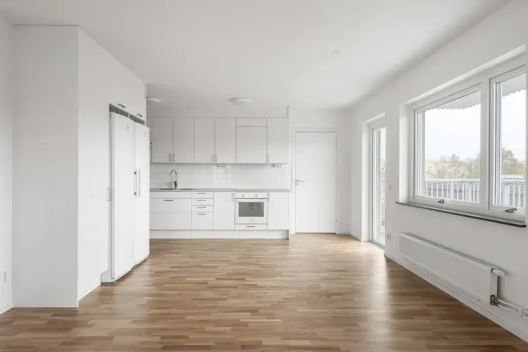 Bostadsrätt med 3 rum på Drivbänksvägen 13B i Stockholm, bild 2 av 4