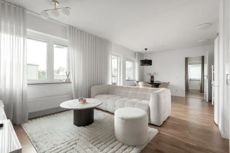 Bostadsrätt med 2 rum på Drivbänksvägen 13A i Stockholm, bild 2 av 4