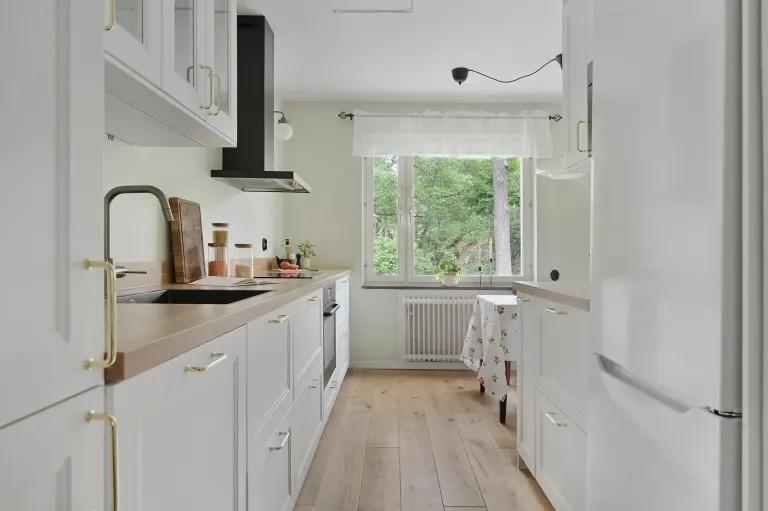Bostadsrätt med 2 rum på Smörbrödsvägen 23 i Stockholm, bild 3 av 4