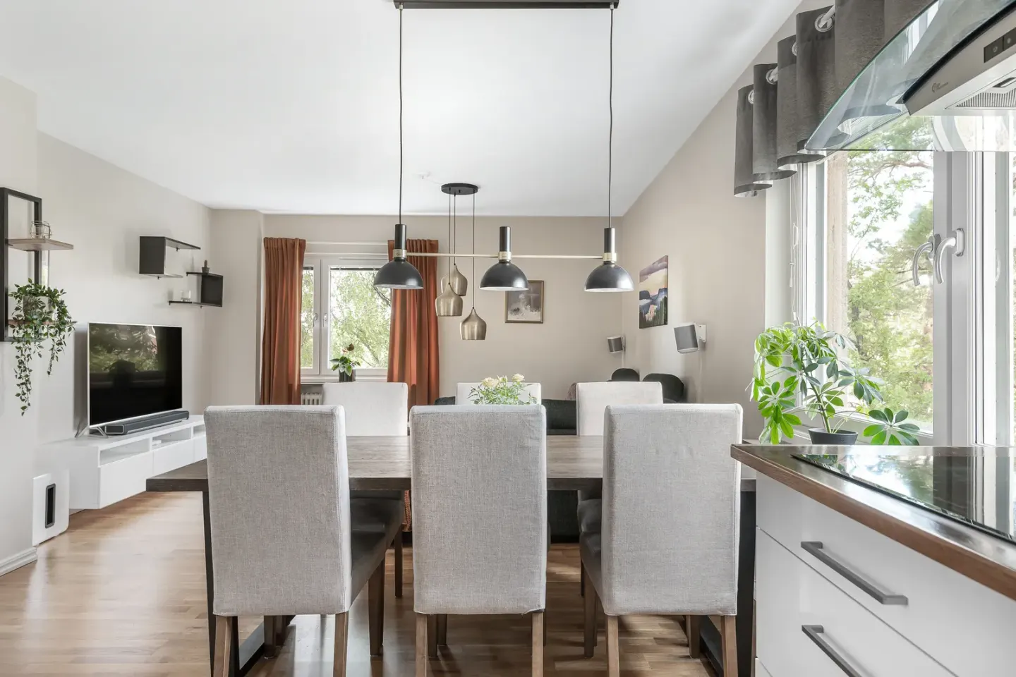 Bostadsrätt med 4 rum på Astrakangatan 4 i Stockholm, bild 2 av 4